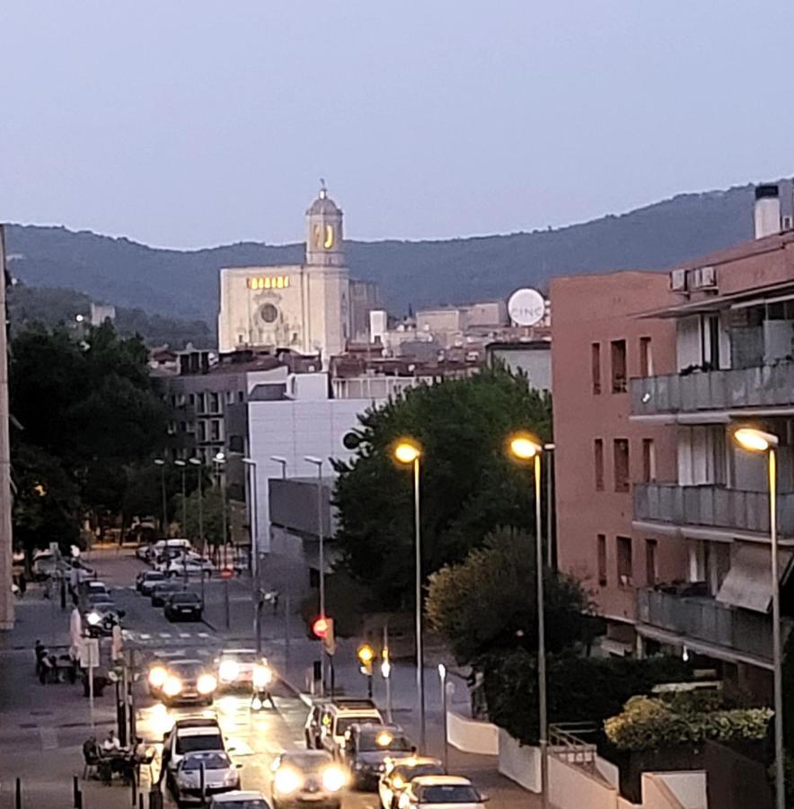 Modern Apartament Al Costat Del Parc De La Devesa Girona Ngoại thất bức ảnh